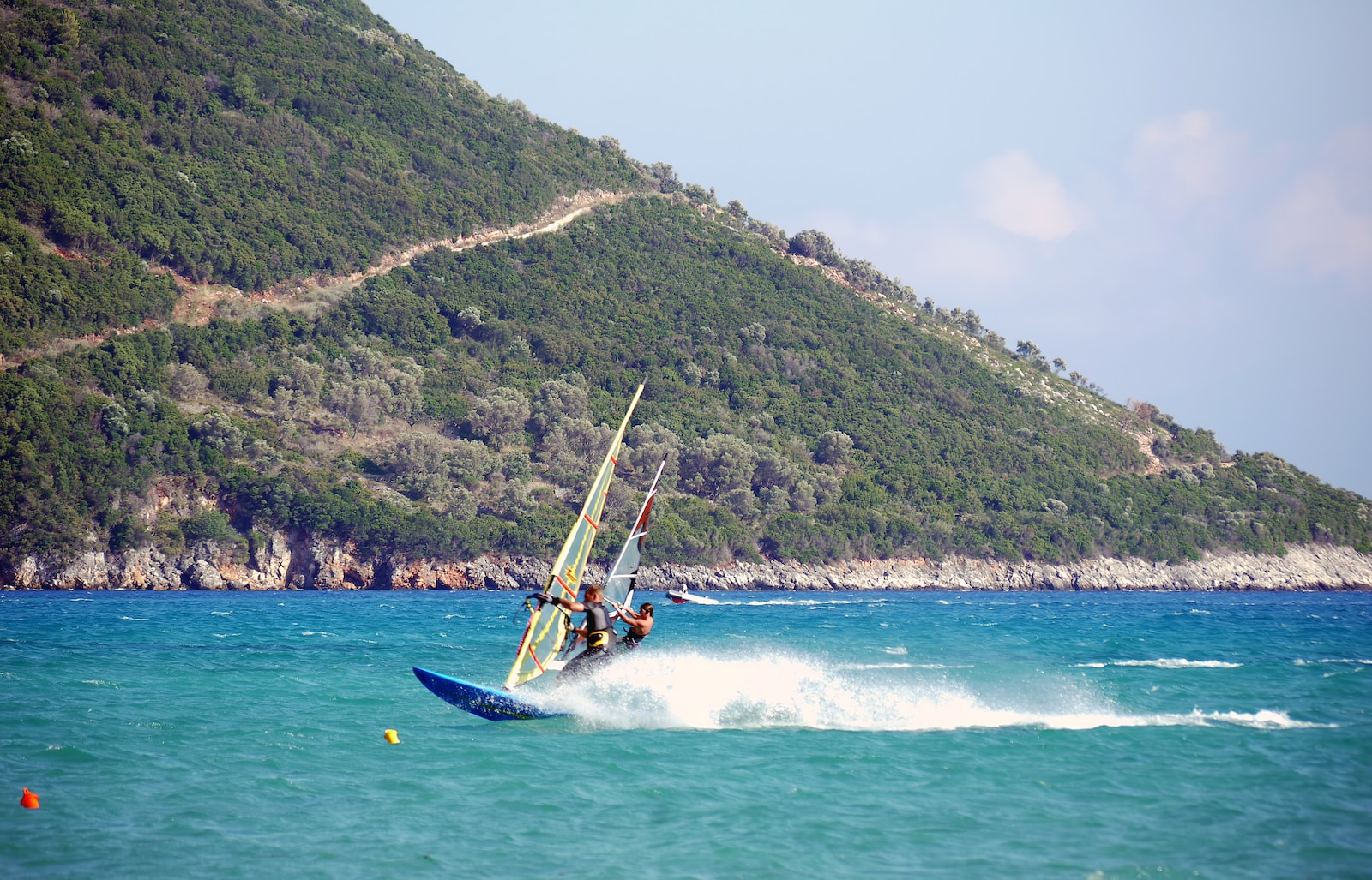 Jak dobrać odpowiednią deskę windsurfingową dla początkującego