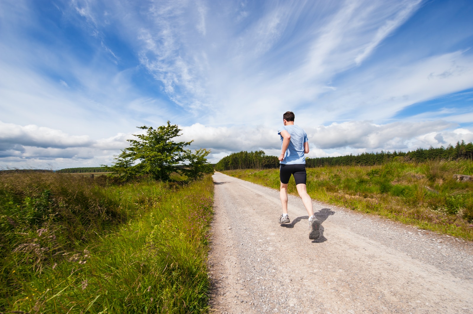 Jak zwiększać dystans w bieganiu – poradnik