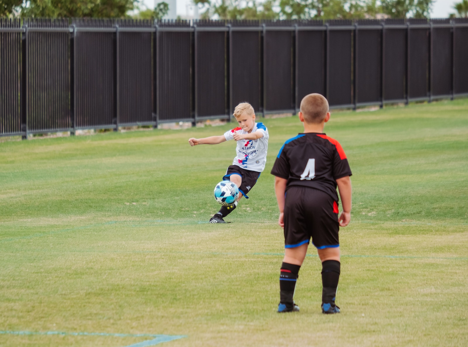 Jak dobrać odpowiednie ochraniacze piłkarskie dla dziecka